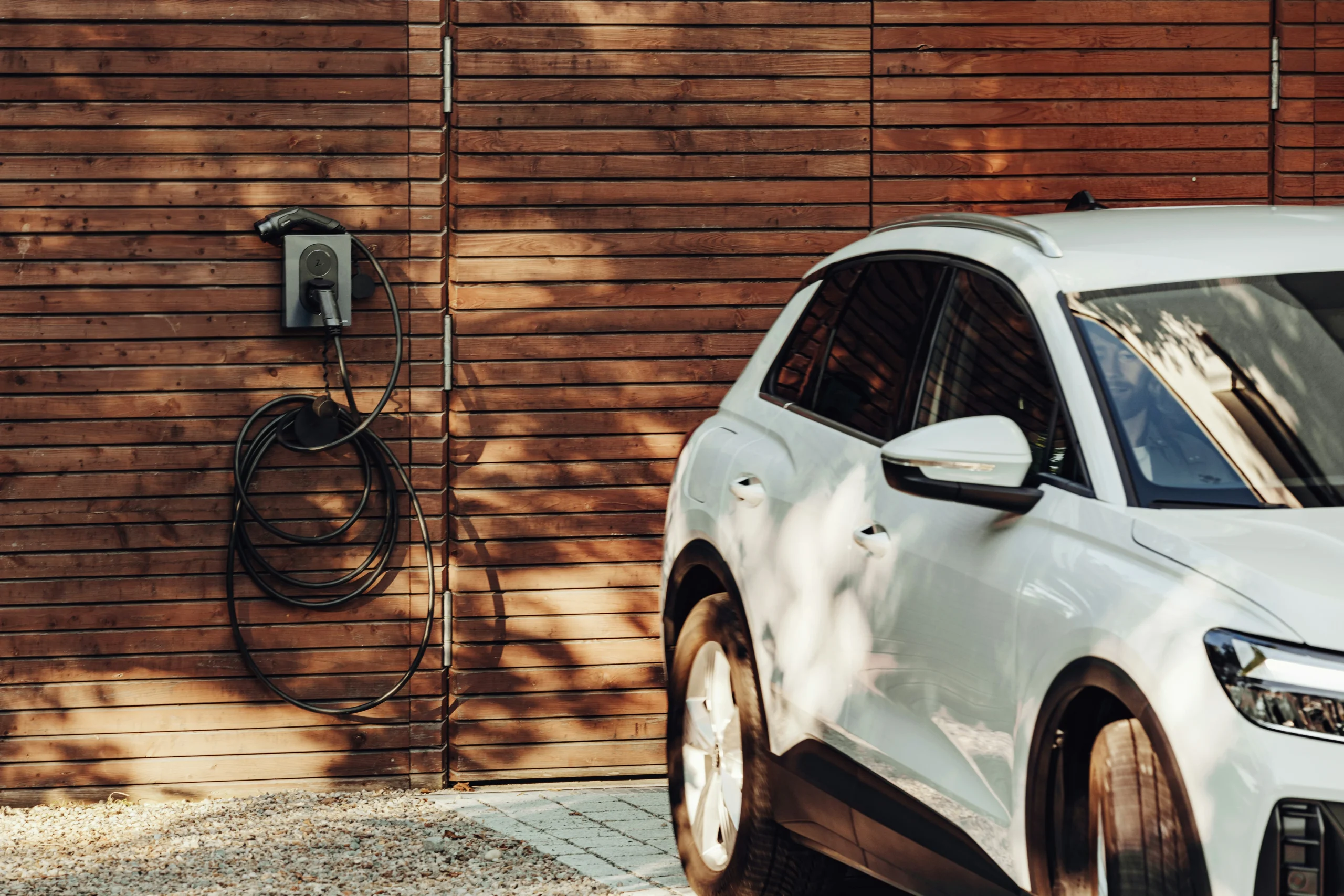 Borne de recharge et voiture électrique