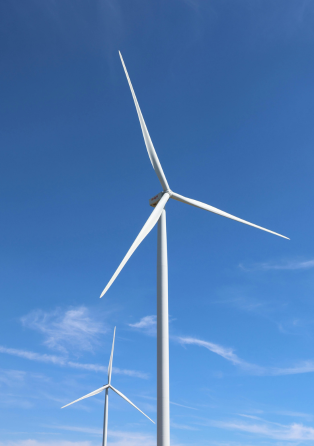 deux éoliennes